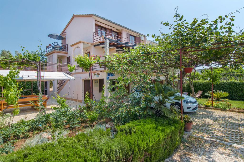 רוגוזניצה Apartments Viktor מראה חיצוני תמונה
